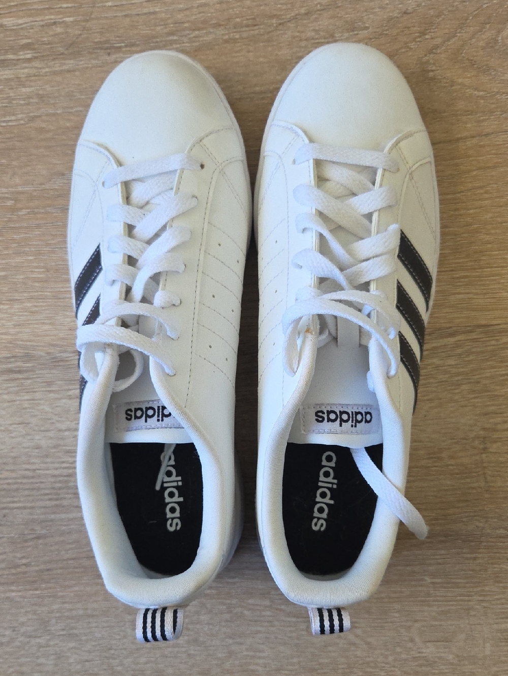 adidas VS ADVANTAGE White Sneakers with Black Logo SZ 9.5